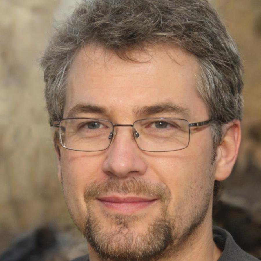 Portrait of Casimir Ohlund, Lead SEO Instructor at Halyxidara